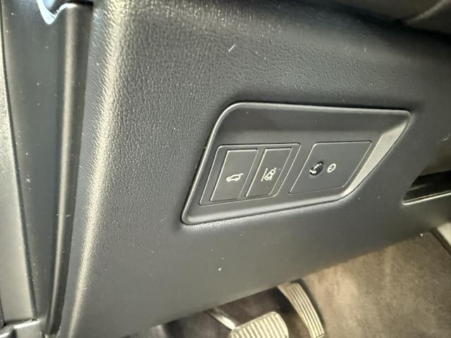 Photo of 2017 Black Land Rover Range Rover Sport