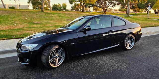 Photo of 2011 Black BMW 335