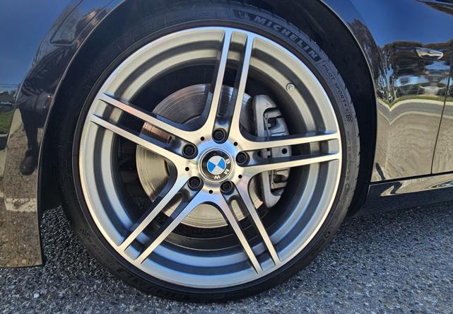 Photo of 2011 Black BMW 335