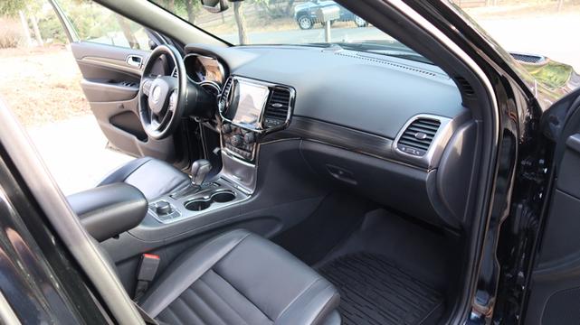 Photo of 2019 Black Jeep Grand Cherokee