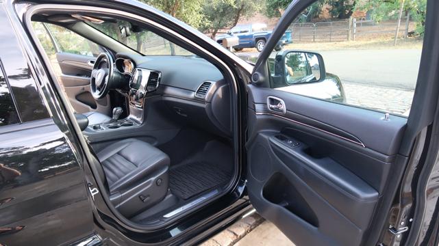 Photo of 2019 Black Jeep Grand Cherokee