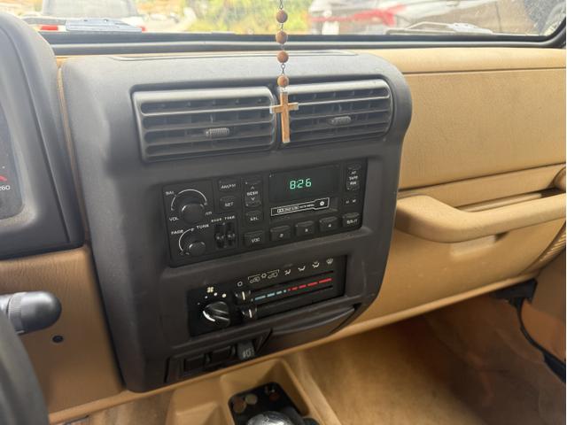 Photo of 1997 Green Jeep Wrangler