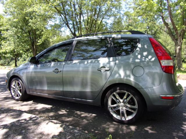 Photo of 2010 Gray Hyundai Elantra Touring