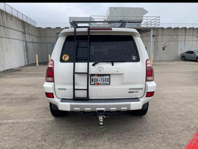 Photo of 2004 White Toyota 4Runner