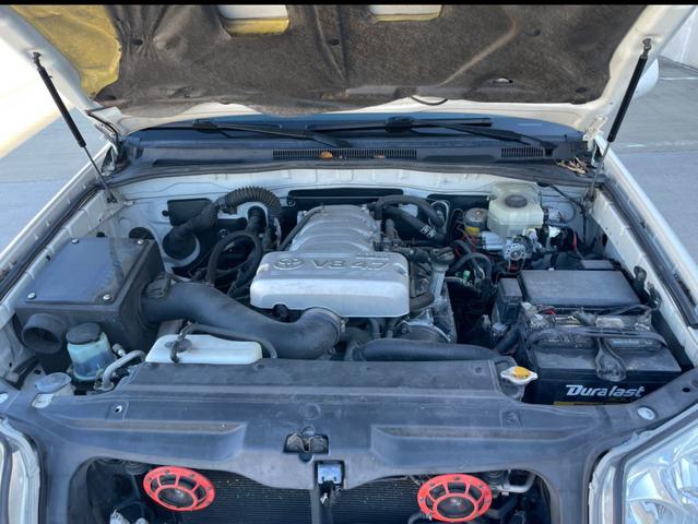 Photo of 2004 White Toyota 4Runner