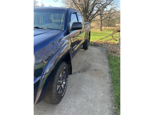 Photo of 2006 Blue Toyota Tacoma
