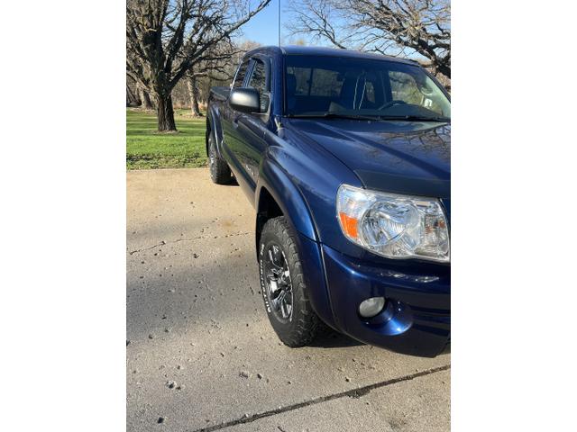 Photo of 2006 Blue Toyota Tacoma