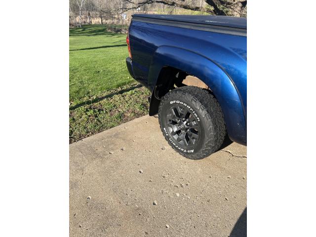 Photo of 2006 Blue Toyota Tacoma
