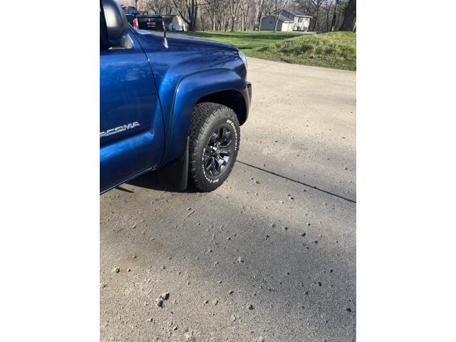 Photo of 2006 Blue Toyota Tacoma