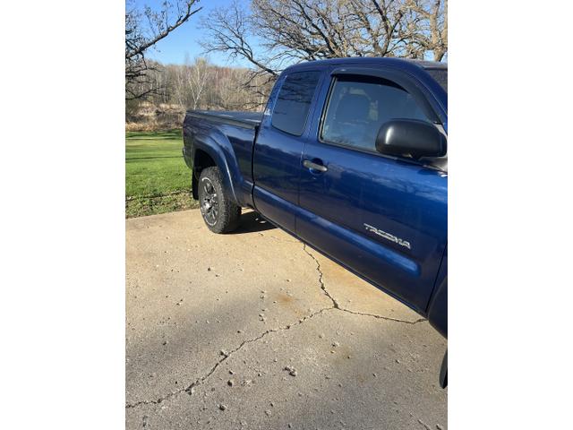 Photo of 2006 Blue Toyota Tacoma