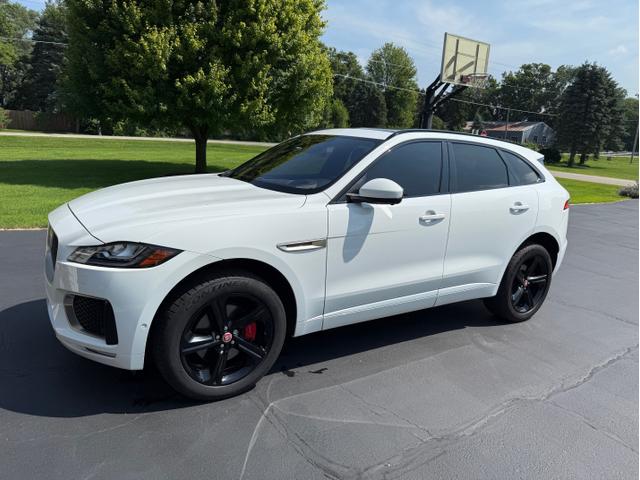 Photo of 2018 White Jaguar F-PACE