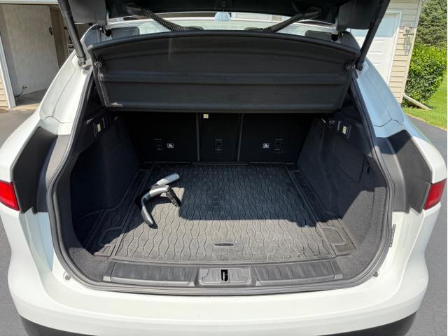 Photo of 2018 White Jaguar F-PACE