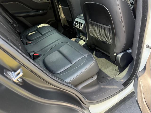 Photo of 2018 White Jaguar F-PACE