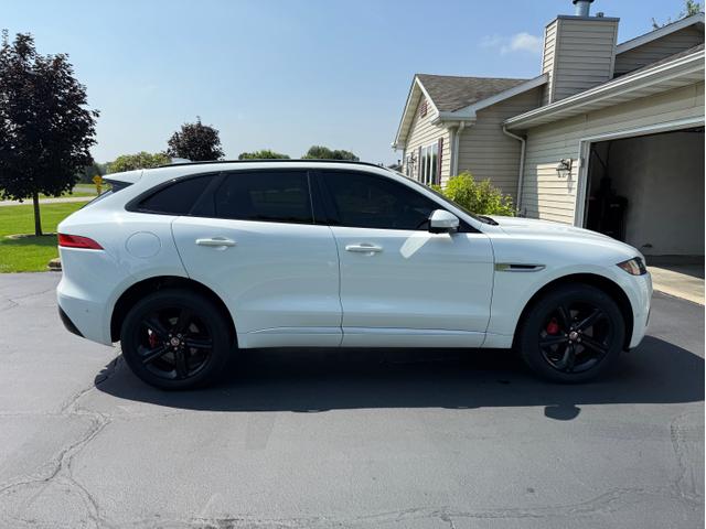 Photo of 2018 White Jaguar F-PACE