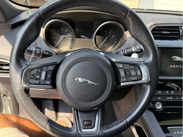 Photo of 2018 White Jaguar F-PACE