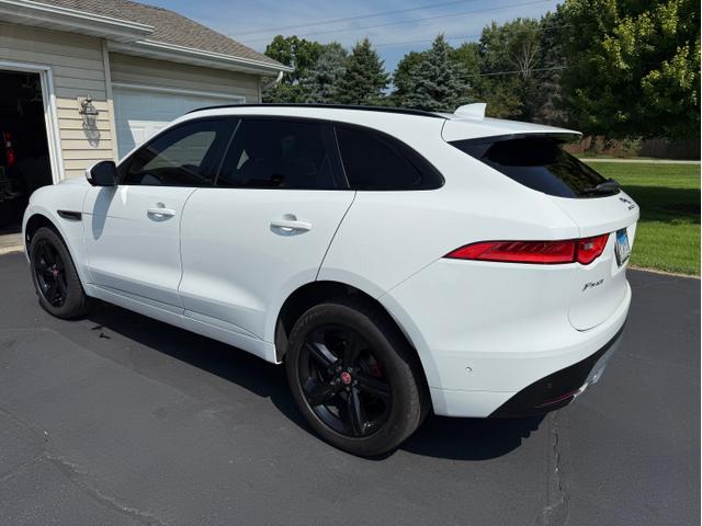 Photo of 2018 White Jaguar F-PACE