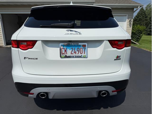 Photo of 2018 White Jaguar F-PACE