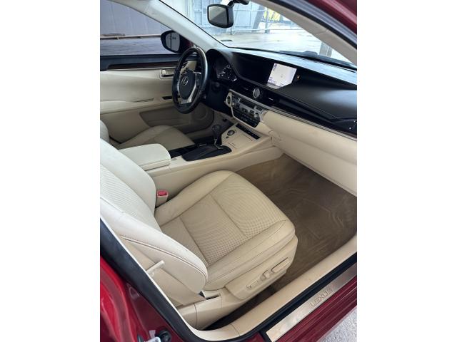 Photo of 2014 Red Lexus ES 350