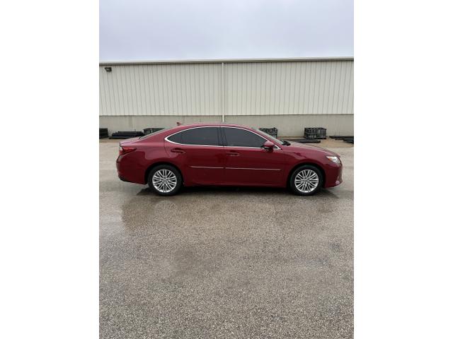 Photo of 2014 Red Lexus ES 350