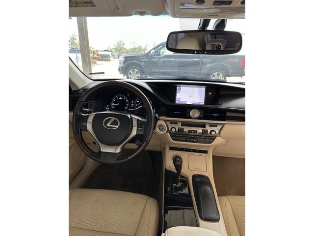 Photo of 2014 Red Lexus ES 350