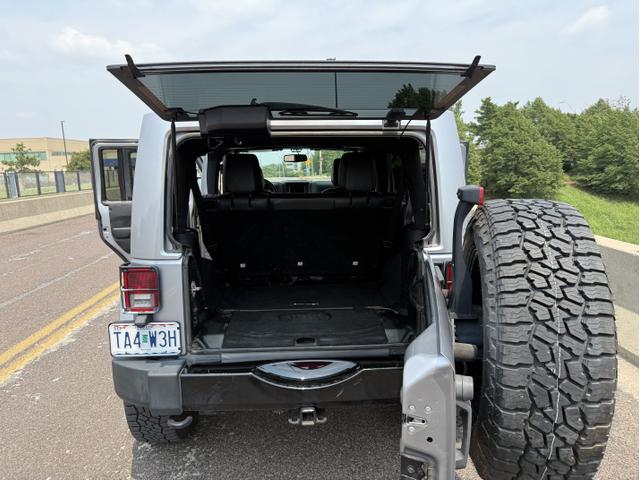 Photo of 2015 Silver Jeep Wrangler Unlimited