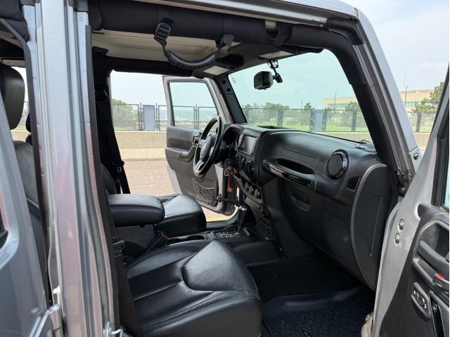 Photo of 2015 Silver Jeep Wrangler Unlimited