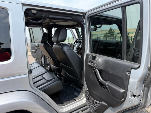 Photo of 2015 Silver Jeep Wrangler Unlimited