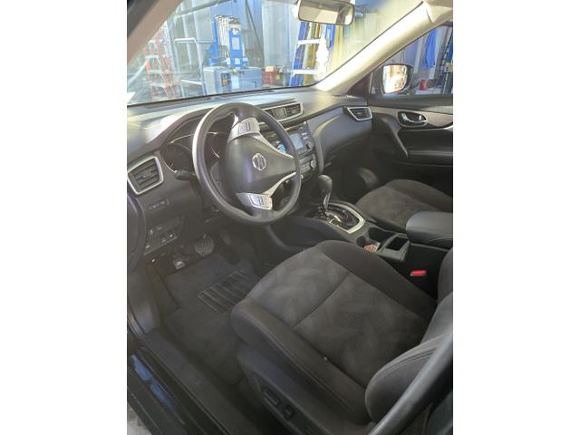 Photo of 2016 Black Nissan Rogue