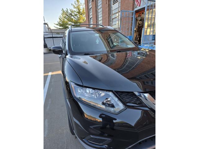 Photo of 2016 Black Nissan Rogue