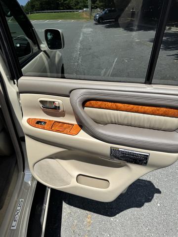 Photo of 2005 Beige Lexus LX 470