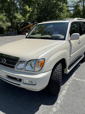Photo of 2005 Beige Lexus LX 470