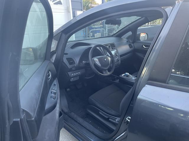 Photo of 2013 Gray Nissan Leaf