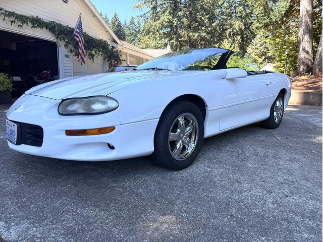 Photo of 2000 White Chevrolet Camaro