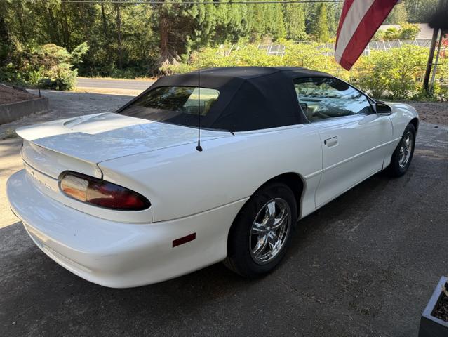 Photo of 2000 White Chevrolet Camaro