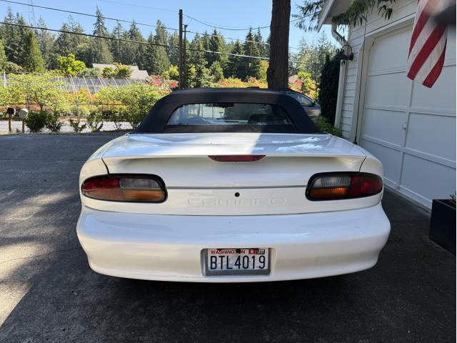 Photo of 2000 White Chevrolet Camaro
