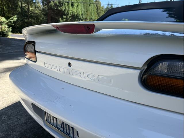 Photo of 2000 White Chevrolet Camaro