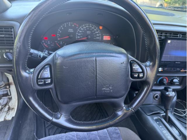 Photo of 2000 White Chevrolet Camaro