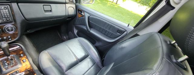 Photo of 2005 Gold Mercedes-Benz M-Class