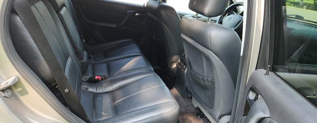 Photo of 2005 Gold Mercedes-Benz M-Class