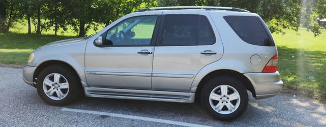 Photo of 2005 Gold Mercedes-Benz M-Class