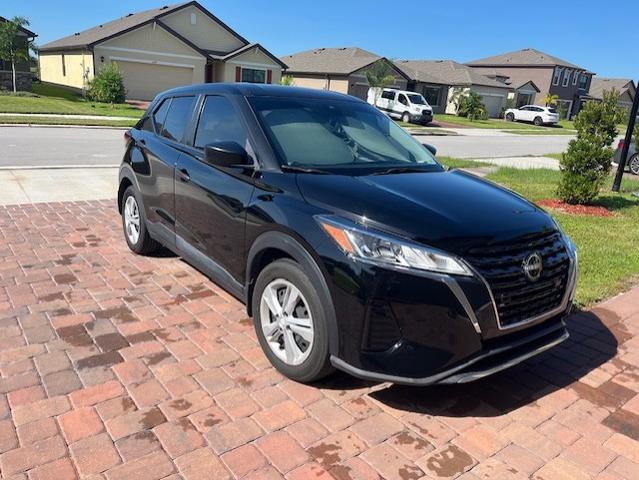 Photo of 2022 Black Nissan Kicks