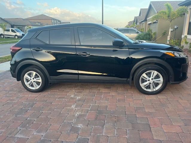 Photo of 2022 Black Nissan Kicks