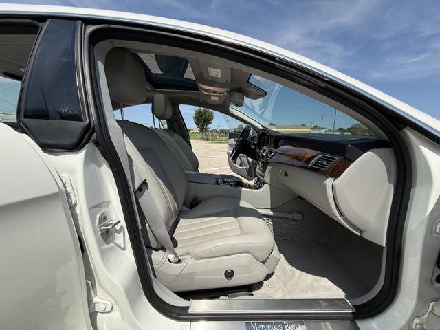Photo of 2014 White Mercedes-Benz CLS-Class