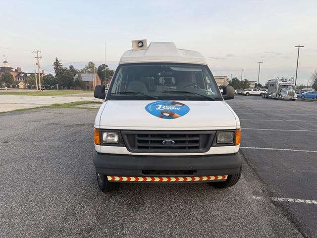 Photo of 2003 White Ford E250