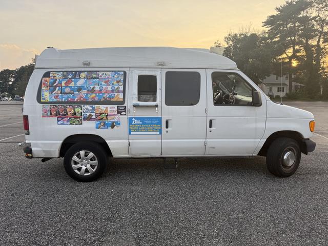 Photo of 2003 White Ford E250
