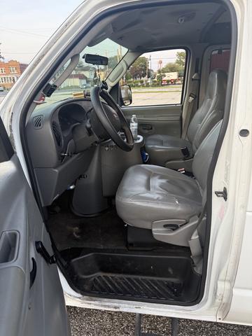 Photo of 2003 White Ford E250