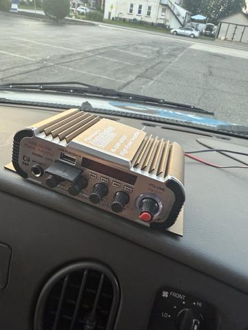 Photo of 2003 White Ford E250