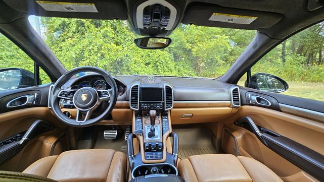 Photo of 2016 Black Porsche Cayenne
