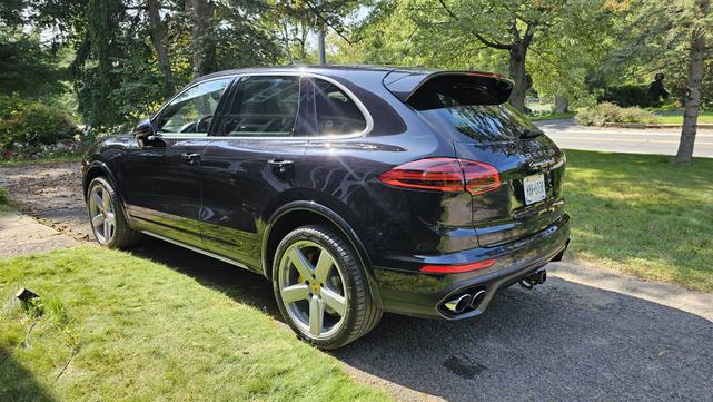 Photo of 2016 Black Porsche Cayenne