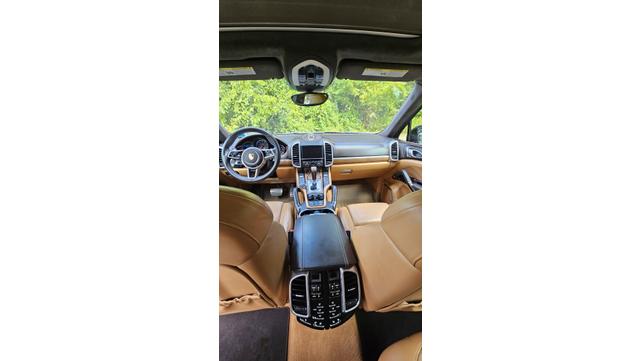 Photo of 2016 Black Porsche Cayenne